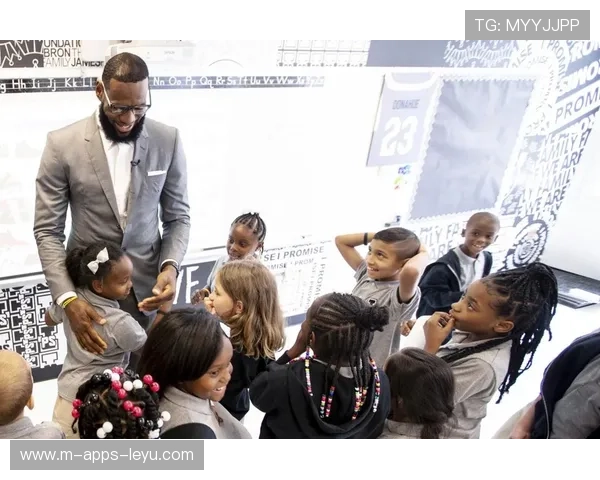 詹姆斯与慈善机构合作开出体育课程，覆盖多所学校