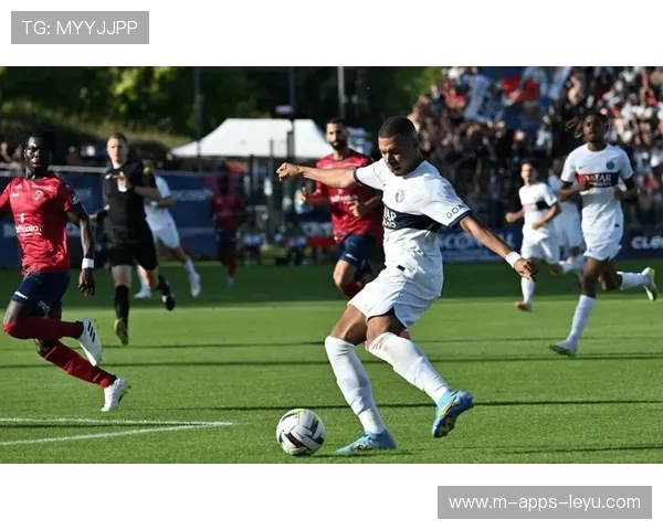 阿什拉夫底线横传寻找禁区内的贡萨洛